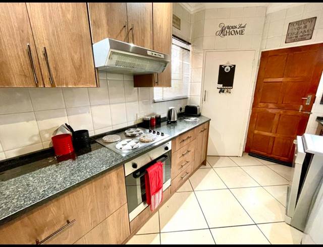 2 BEDROOM TOWNHOUSE FOR SALE IN RANGEVIEW